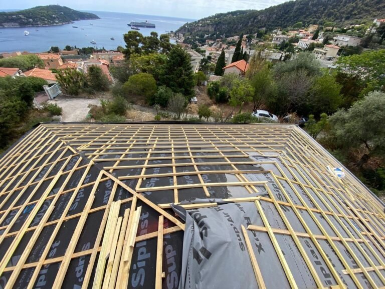 Couvreur vue mer rénovation toiture – couvreur à Saint-Raphaël